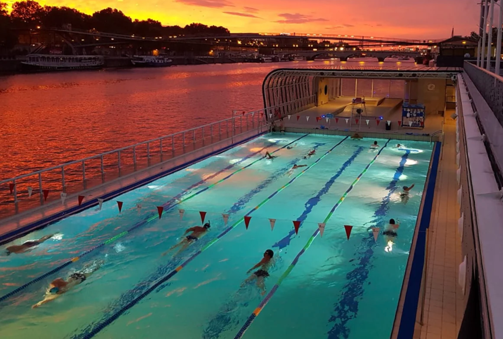 Les 6 plus belles piscines découvertes de Paris