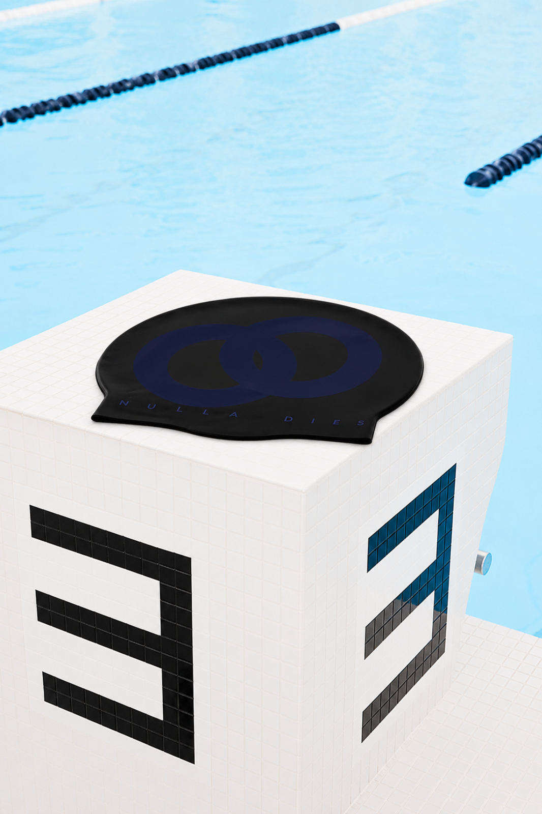 BLACK SUMMER NAVY SWIMCAP NULLA DIES
